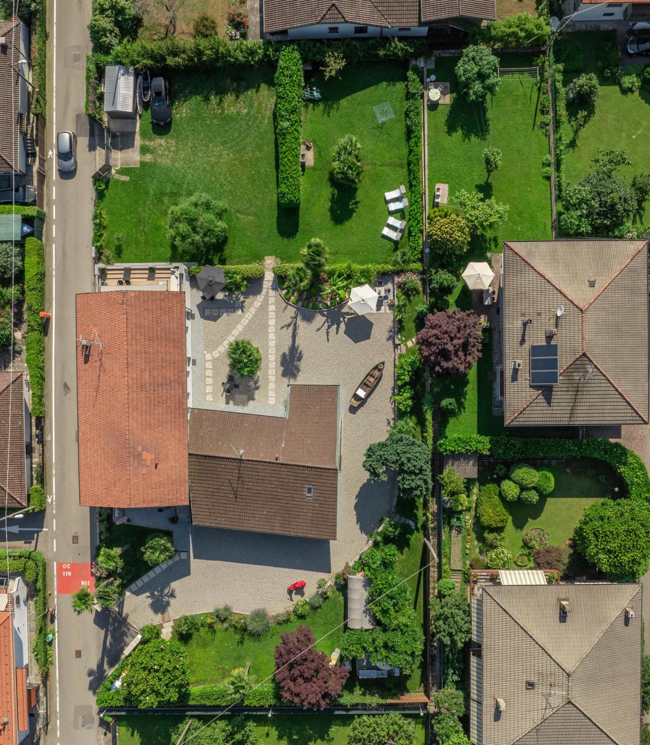 Modernisiertes Seehaus mit Dachterrasse — Maccagno