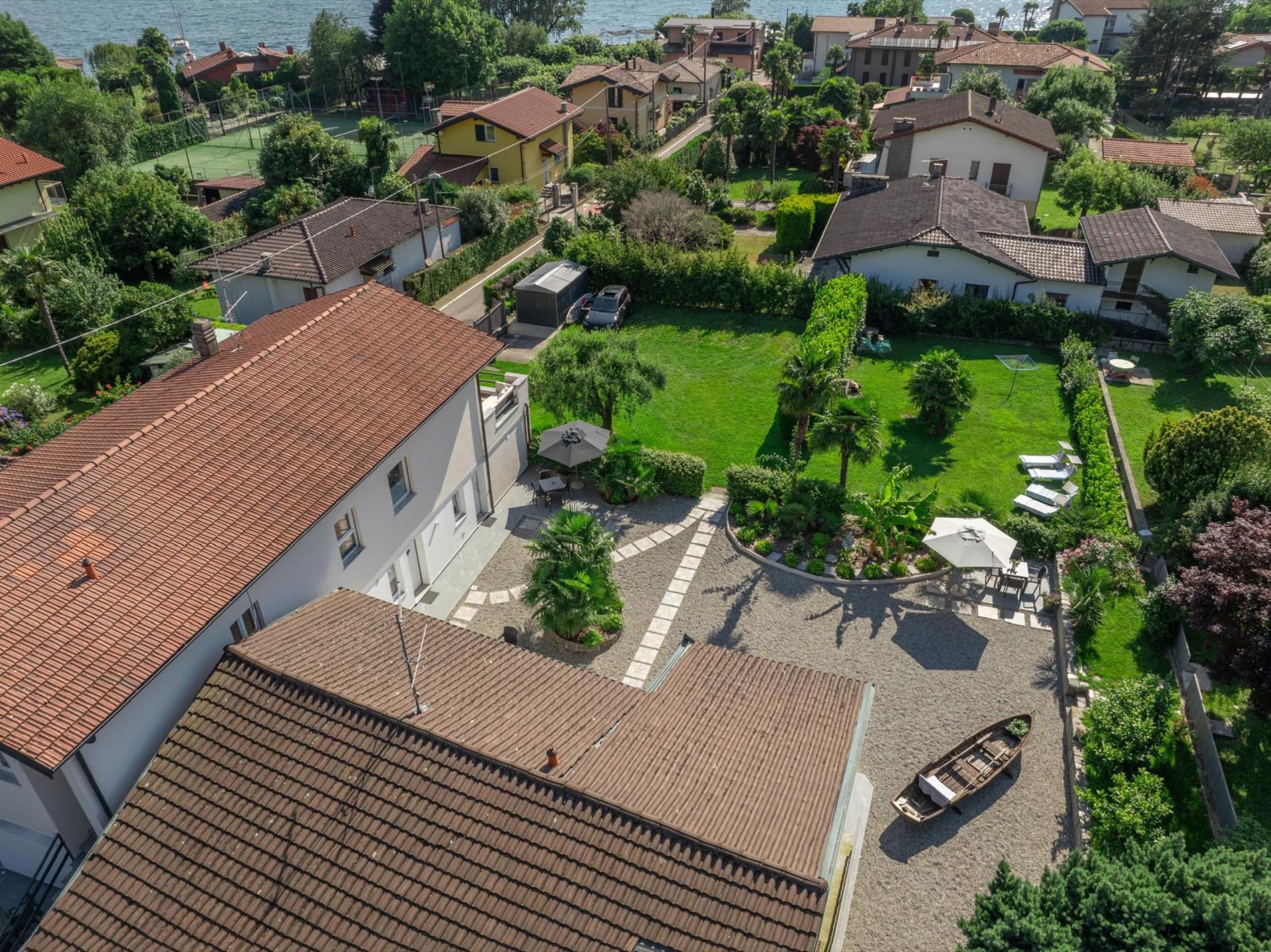 Modernisiertes Seehaus mit Dachterrasse — Maccagno