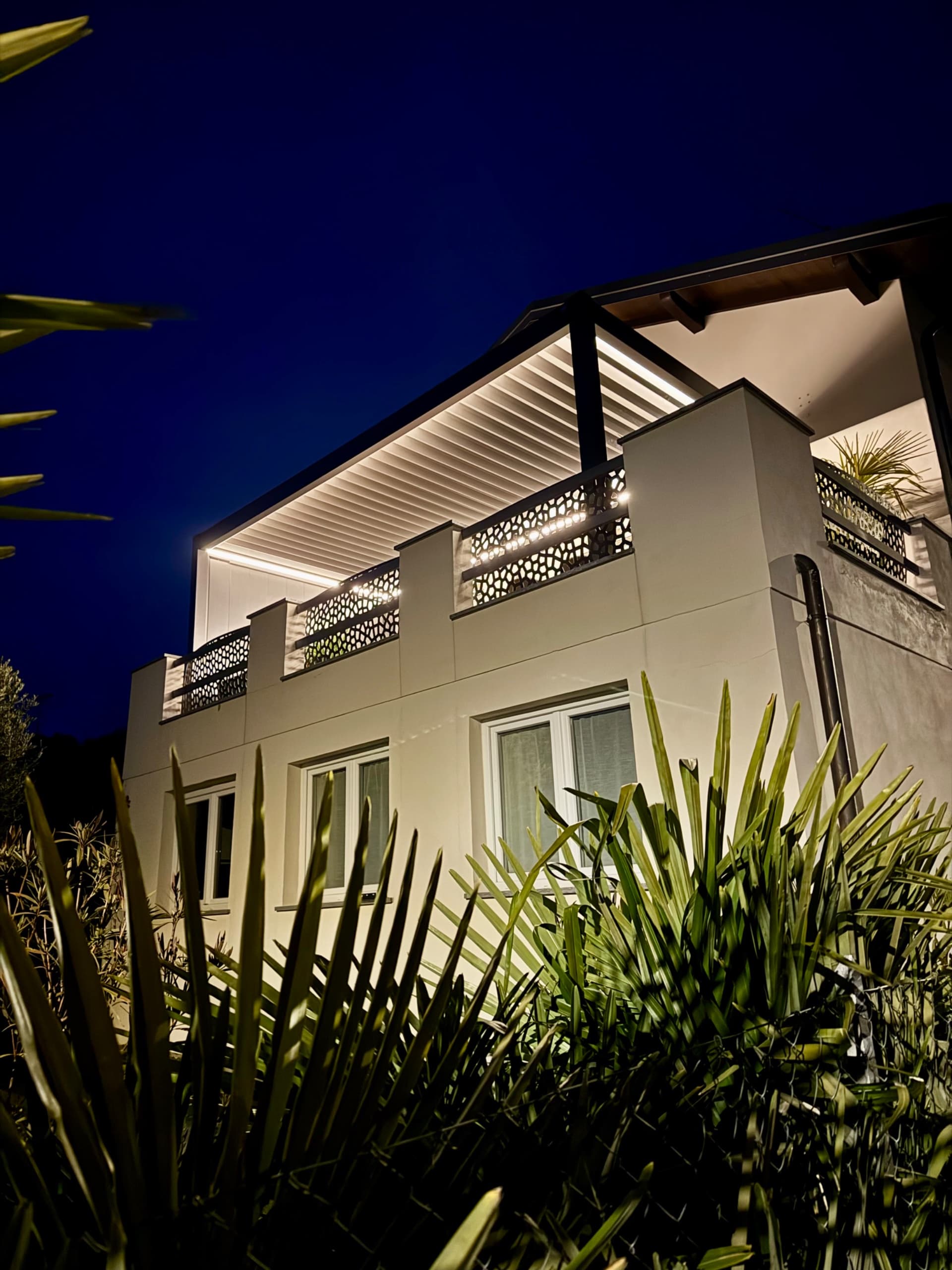 Modernisiertes Seehaus mit Dachterrasse — Maccagno
