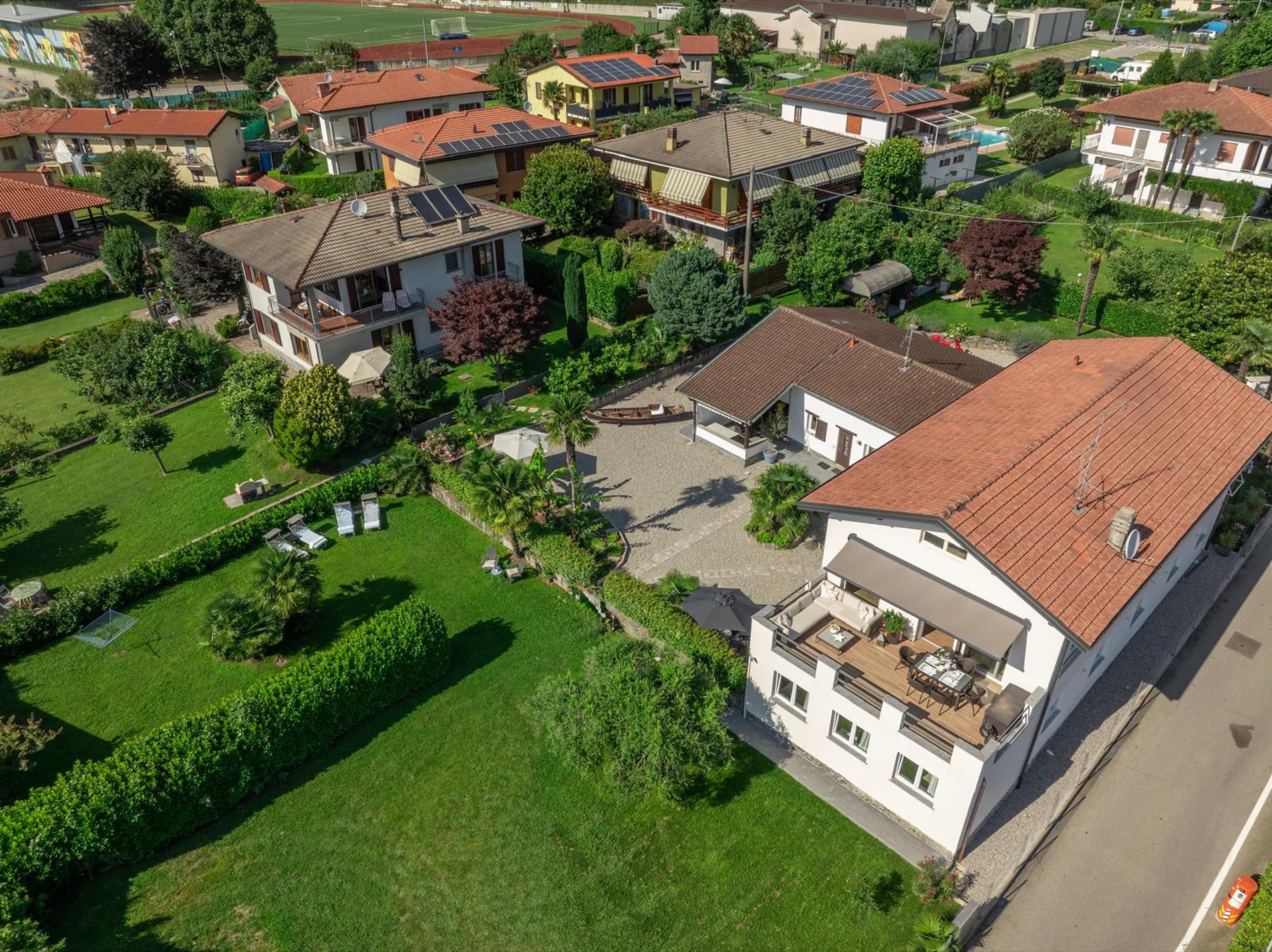 Modernisiertes Seehaus mit Dachterrasse — Maccagno