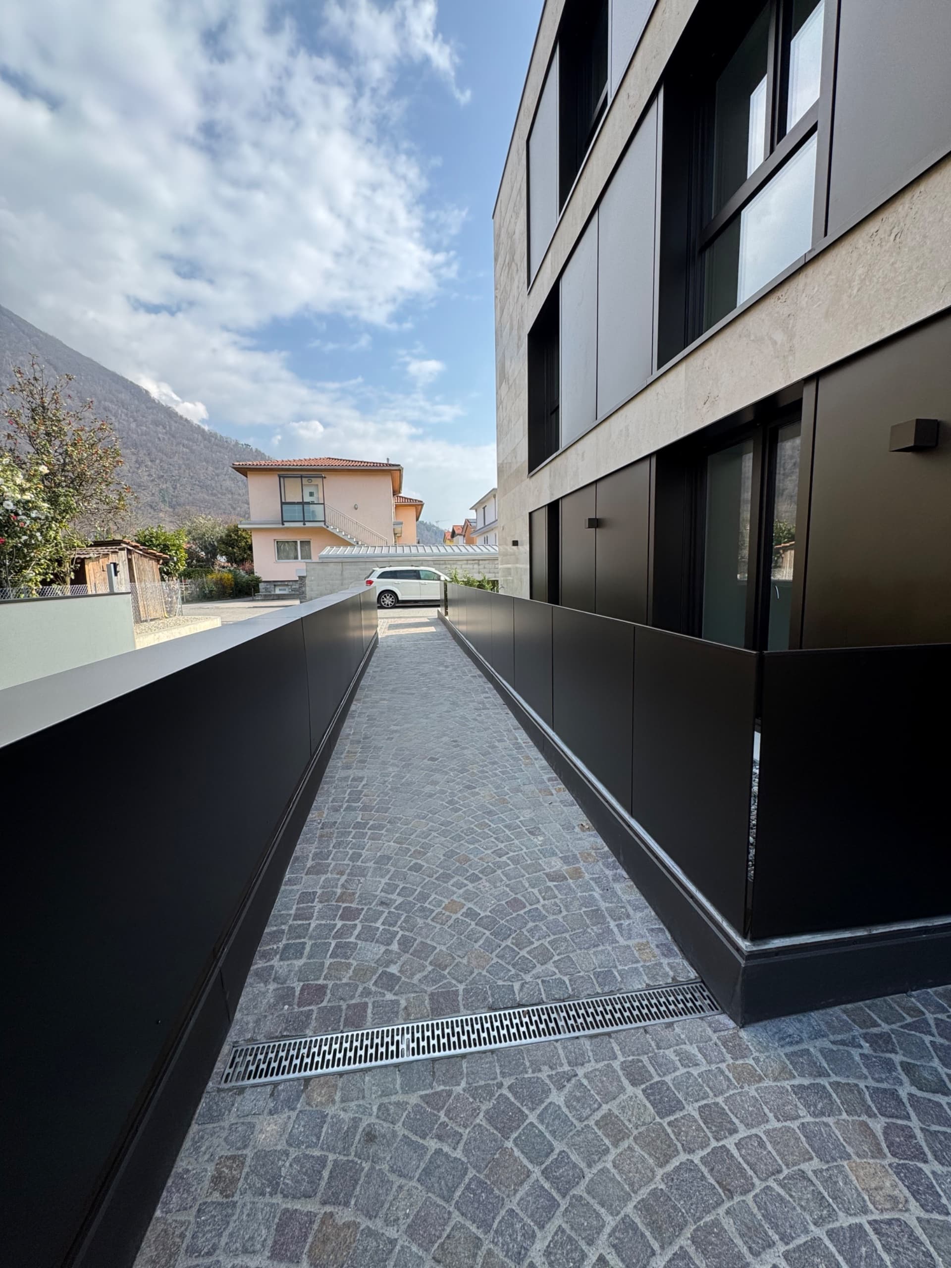 Exklusive 3½-Zimmer-Neubauwohnung, Erstbezug — Losone