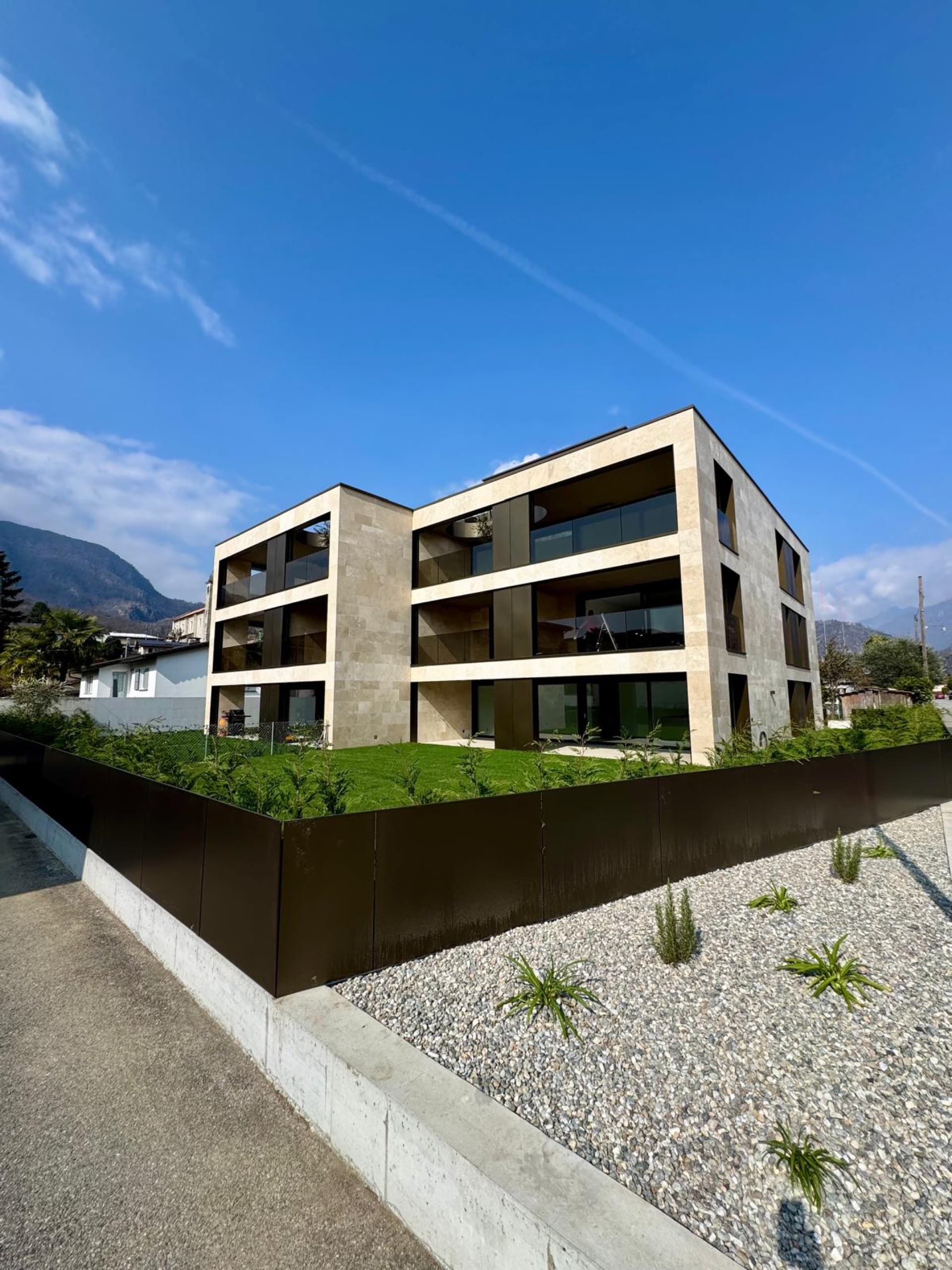 Exklusive 4½-Zimmer-Neubauwohnung, Erstbezug — Losone