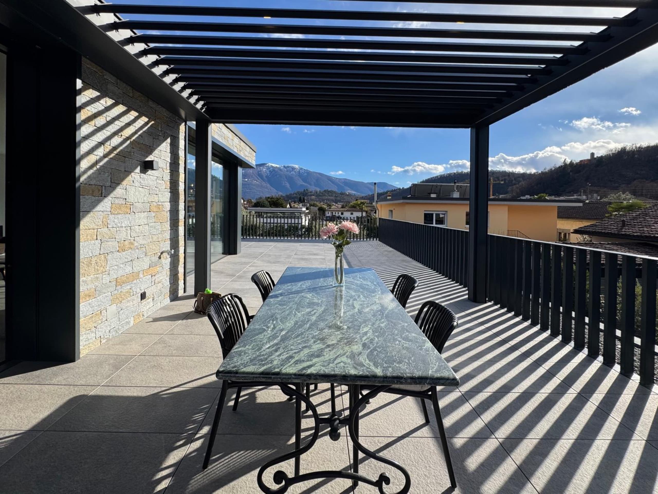 4.5-Zimmer-Attikawohnung mit 152 m²-Terrasse — Losone
