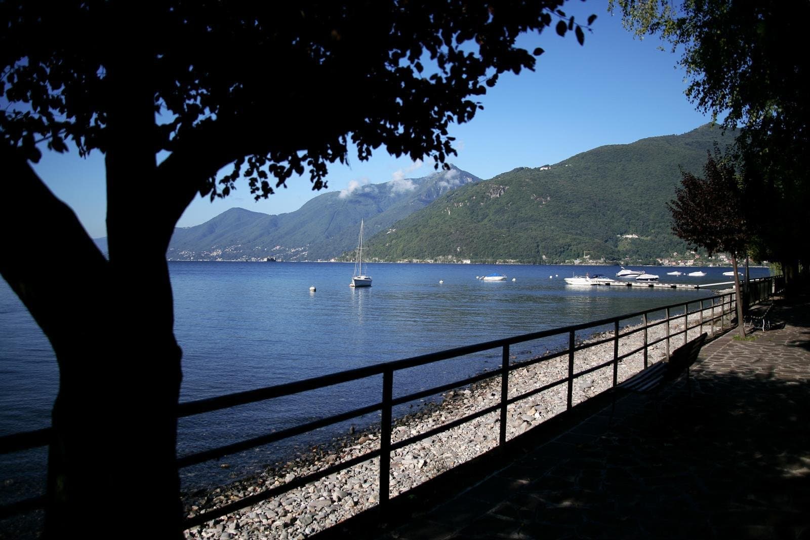 Exklusive Villa mit Seeblick am Lago Maggiore — Luino