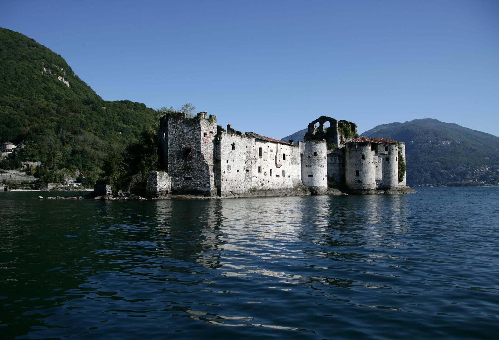 Exklusive Villa mit Seeblick am Lago Maggiore — Luino