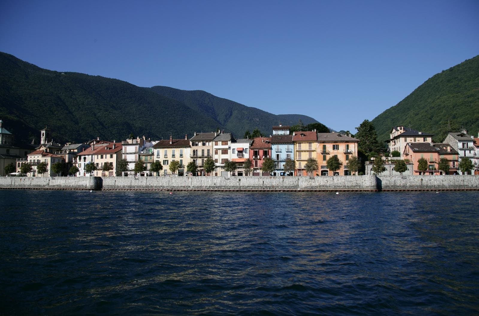 Exklusive Villa mit Seeblick am Lago Maggiore — Luino