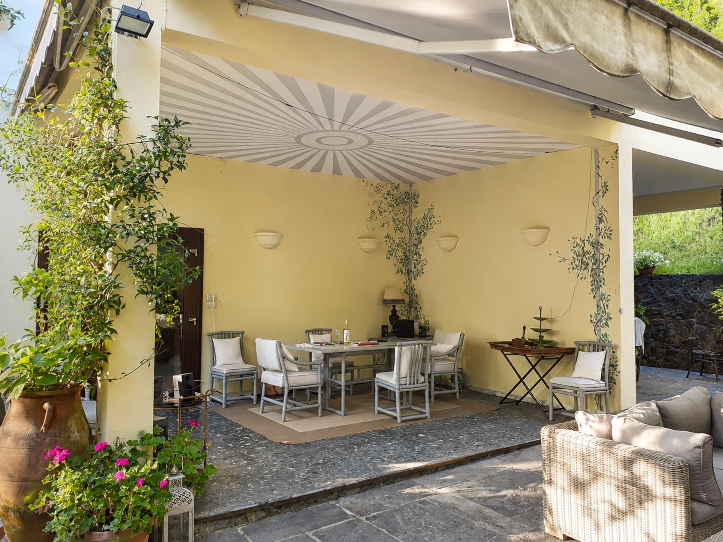 Exklusive Villa mit Seeblick am Lago Maggiore — Luino