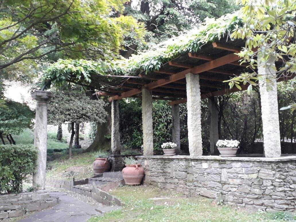 Exklusive Villa mit Seeblick am Lago Maggiore — Luino