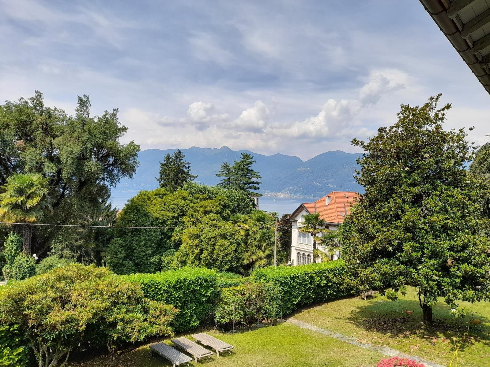 Exklusive Villa mit Seeblick am Lago Maggiore — Luino