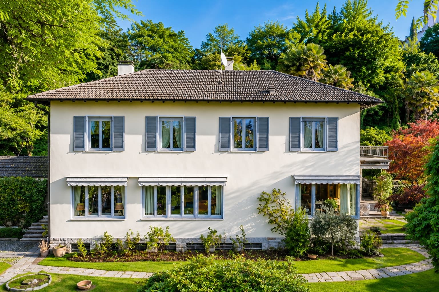 Exklusive Villa mit Seeblick am Lago Maggiore — Luino