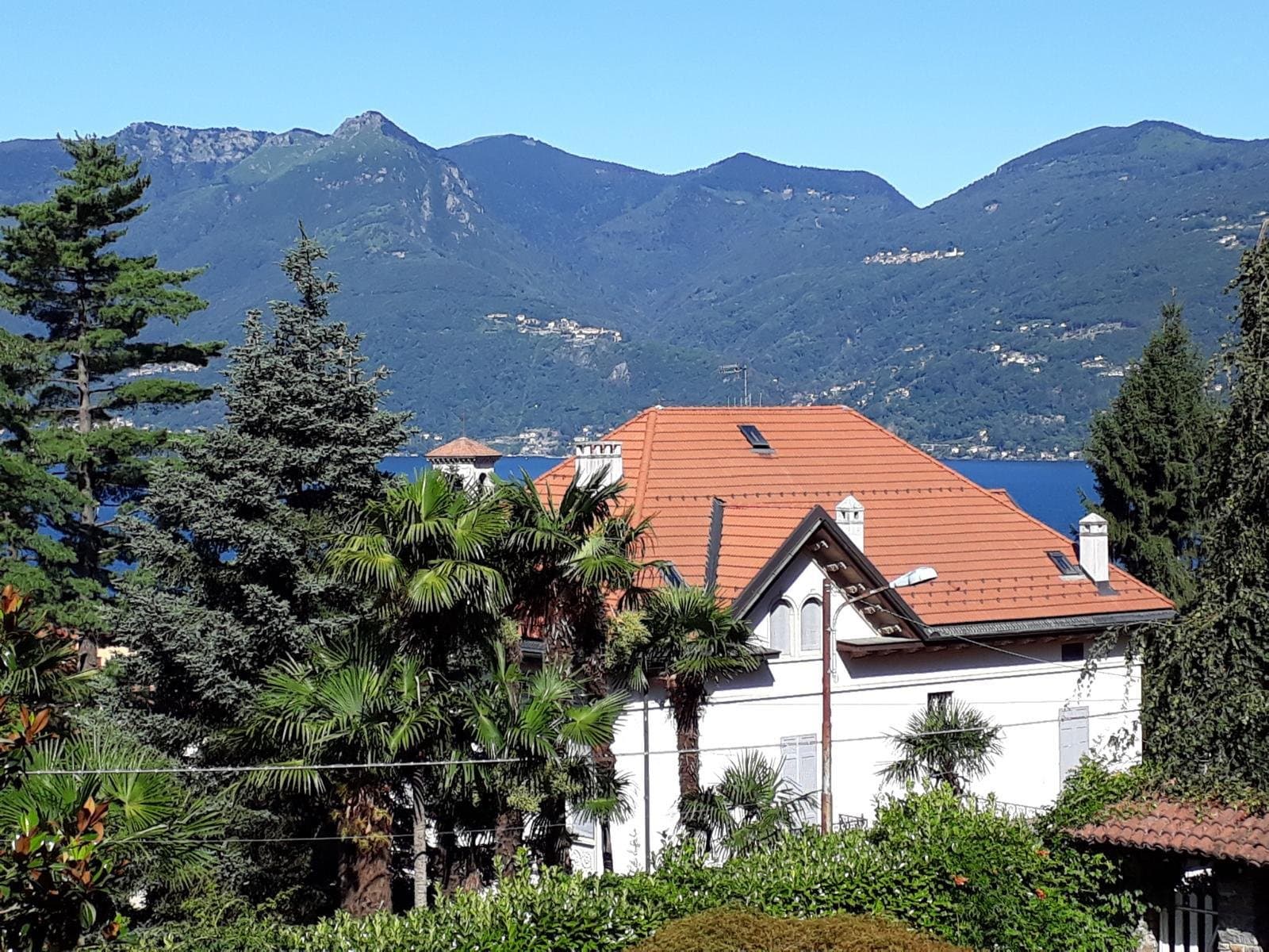Exklusive Villa mit Seeblick am Lago Maggiore — Luino